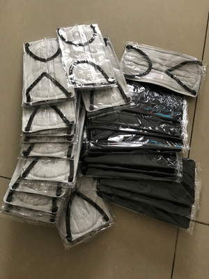 穿著拖鞋一路小跑拿我網(wǎng)上買的口罩快遞了,抗擊疫情戴起了口罩,也不怕不怕了!